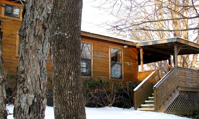 Altamont Cabina | Acogedora cabaña Riverside 1BR 'REAL LOG' - HOT TUB, CHIMENEA + (para 6 personas)
