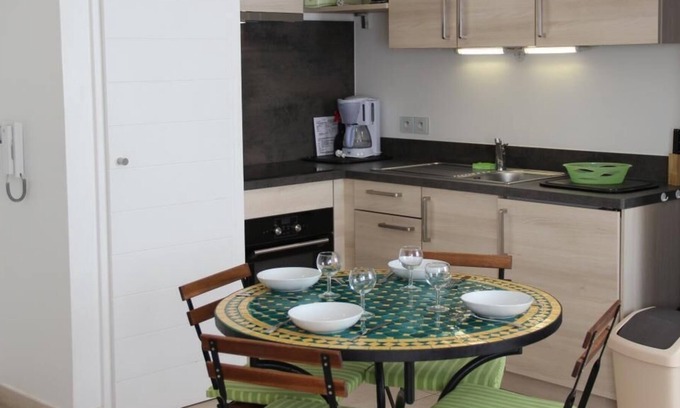 Porquerolles Apartamento | Apartamento reciente para 4 personas en Porquerolles. Vales de vacaciones.