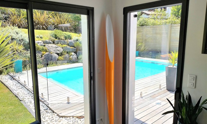 Bayonne Casa | reciente casa moderna zona tranquila piscina climatizada cerca de la playa (8 km)