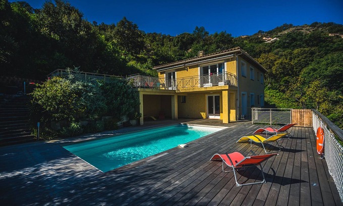 Cavalaire-sur-Mer Villa | VILLA PERMANENTE RECIENTE 190 M2 NUEVA PISCINA, WIFI, NO SUPERVISADO, 10 PERSONAS