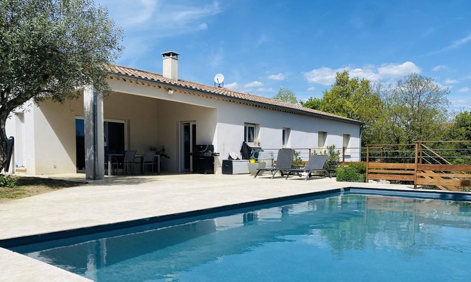 Labeaume Casa | Recent villa near Labeaume river