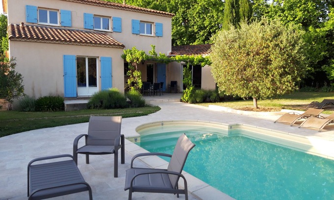 Eyragues Villa | Villa reciente con piscina privada a 10 minutos de Saint Rémy
