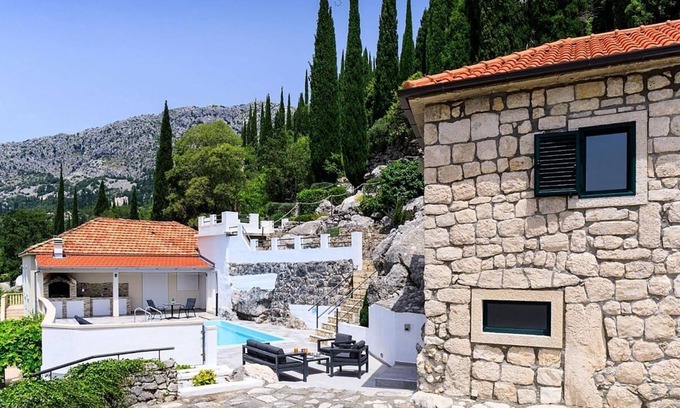 Dunave Krajnje Villa | Recently Built, Cosy Retreat for Two, A/C, Private Pool with Superb Views over the Konavle Valley!