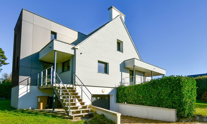 Trevignon Casa | Recently refurbished villa with sea views, closed garden and 80 m from beach.