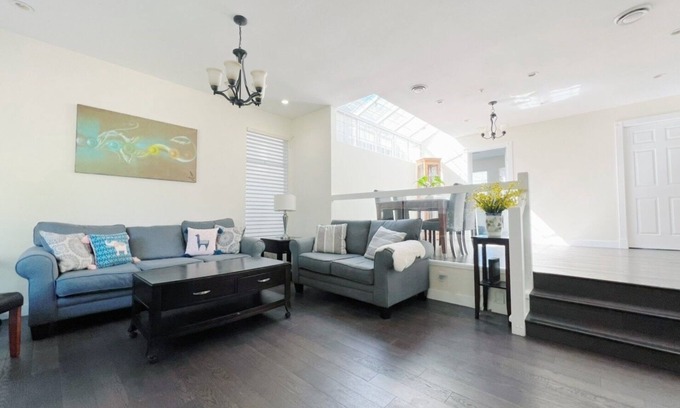 Arbutus Ridge Casa | Recently Renovated Modern House- close to downtown Vancouver and UBC.