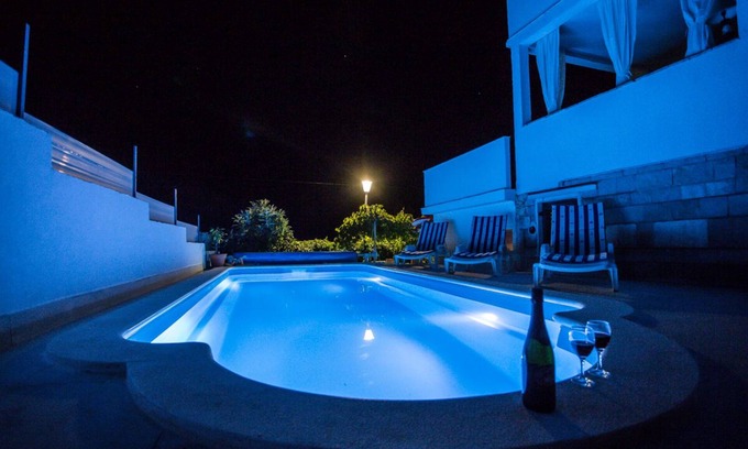 Cove Osibova (Milna) Villa | Villa recientemente renovada, un lugar perfecto para sus vacaciones de vacaciones.