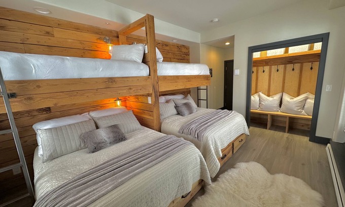 Salt Lake Mountain Resorts Condominio | NEWLY UPDATED, true ski-in/out 2Bed/3Bath. Closest building to the lifts!