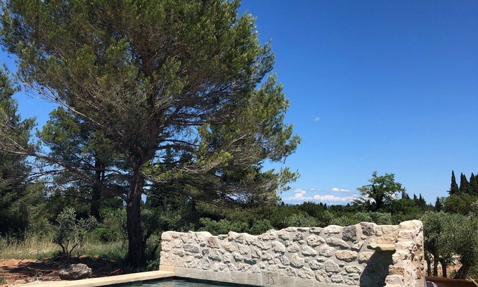 St.-Remy-de-Provence Casa | Recharge your batteries in a haven of peace in the heart of the Alpilles mountains