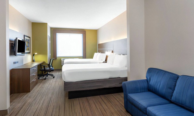 White Rock Hills Casa | Recharge in our Spacious Room! Onsite Pool, Gym