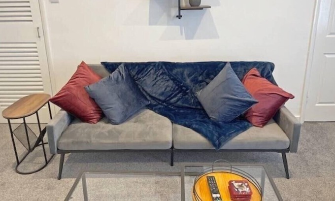 Newcastle-upon-Tyne Casa | Reconnect with loved ones in this 3BD House