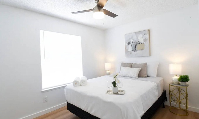 Moreno Valley Casa | Reconnect with loved ones in this family-friendly place or comfortable business.