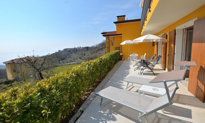 Marciaga Apartamento | Red Apartment in Marciaga di Costermano