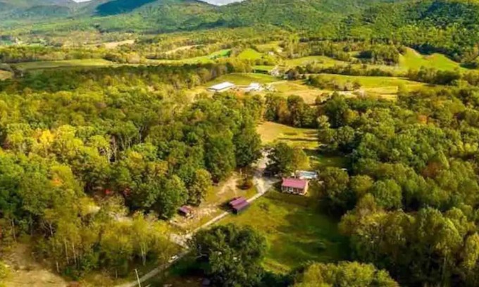 Montvale Casa | Red Barn Wellness Retreat by Blue Ridge Parkway