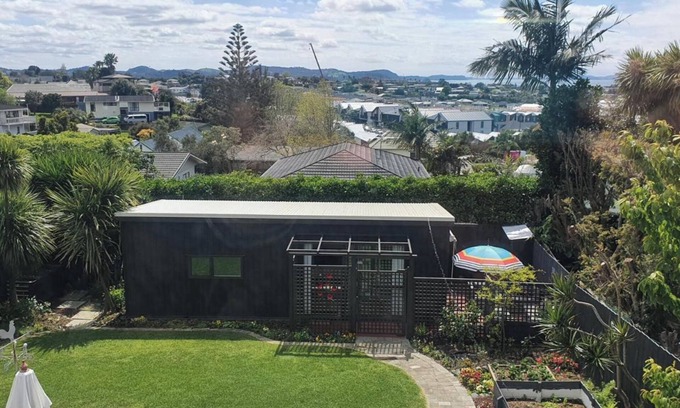 Red Beach Cabaña | Red Beach Garden Cottage: Where cozy meets convenience!