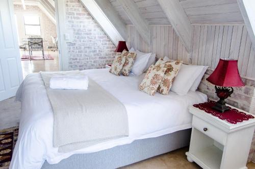 Langebaan Apartamento | Red Bishop - Birds, Beach & Beauty