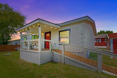 Quitman Casa | Red Door Cottage