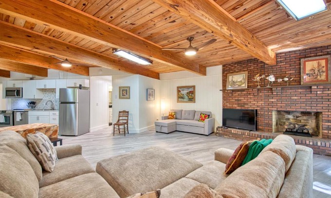Franklin Casa | Red Fox Den