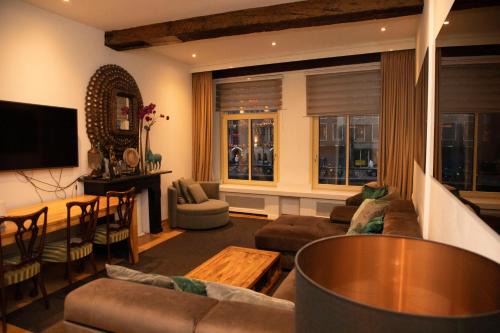 Red Light District Cama Y Desayuno | Red light district B & B canal view