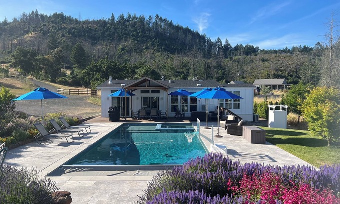 Santa Rosa Casa | Red Pepper Retreat-heated pool, hot tub,walk, hike and/or bike to Annadel Trail