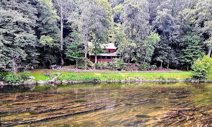 Sparta Cabina | Red River House on the New River.