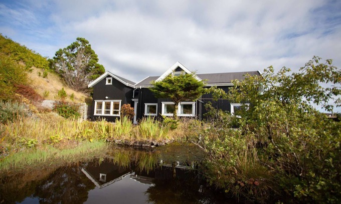 Torshavn Casa | Red Robin - 4 bedroom house next to Svartifoss Waterfall