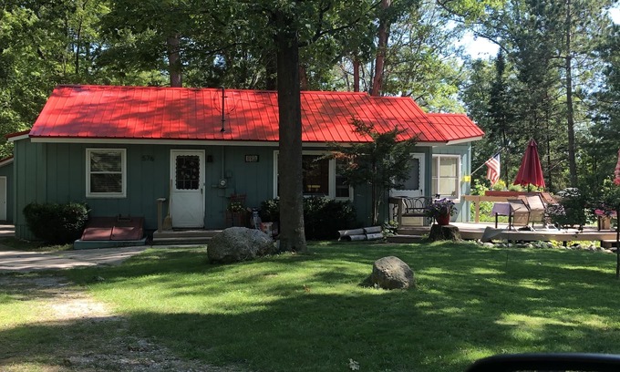 Lake Cabaña | Hilltop Cottage con vistas al lago W / Bunkhouse extra y mascotas!
