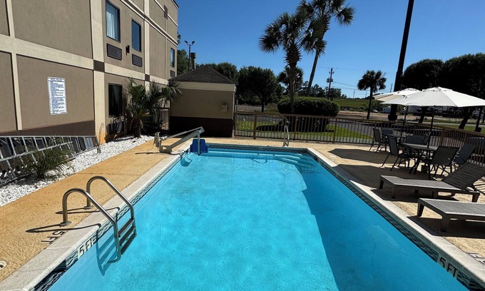 Kreole Hotel | Red Roof Inn Moss Point