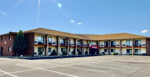 Middletown Hotel | Red Roof Inn & Suites Newport - Middletown, RI