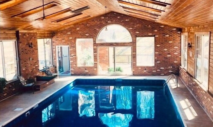 Luray Casa | Red Rooster: Heated Indoor Pool