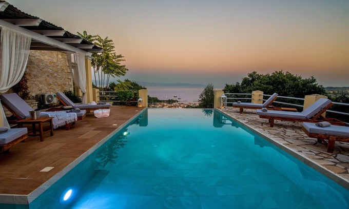 Gaios Villa | Villa privada con vistas espectaculares, piscina infinita, a solo 3 minutos en coche de Gaios