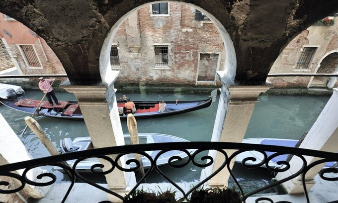 Santa Croce Apartamento | Red Rose: grande apartamento en edificio histórico