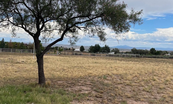 Paulden Casa | Red Rustic Ranch in Lovely Paulden!