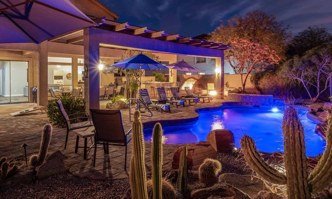 Las Sendas Casa | Red Skies at Night - Private Htd Pool & Spa, pool table, bikes, King beds & TVs!