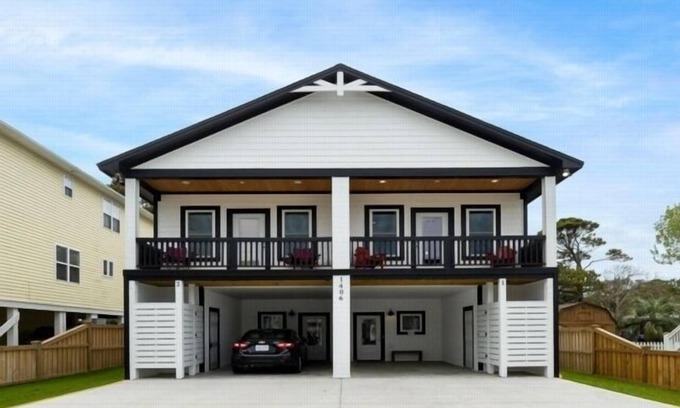 Wilmington Beach Villa | Red Snapper (3-Bedroom Villa) by RedAwning