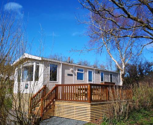 Rhosybol Casa | Red Squirrel Holiday Home in the Countryside, 10 mins to Lligwy Beach