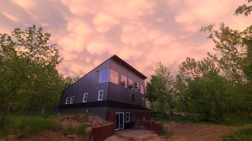 Sheridan Cabina | Red-tailed Hawk Inn at Grand Park