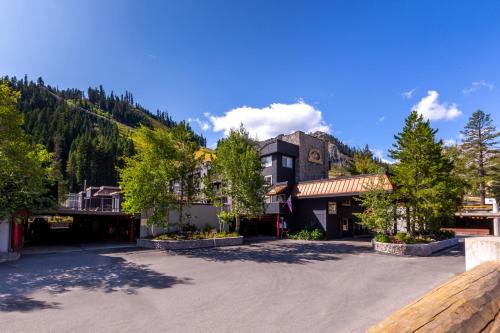 Olympic Valley Cabina | Red Wolf Lodge at Olympic Valley