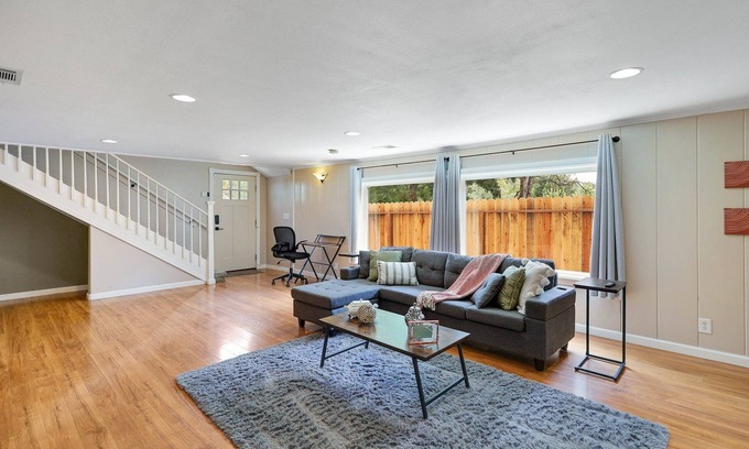 Sunset Apartamento | Redbud Respite :: Peaceful & Central