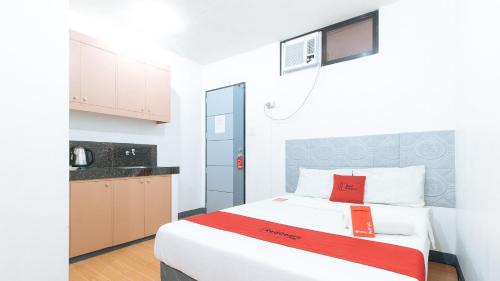 Las Pinas Casa | RedDoorz at CAA Road Las Pinas