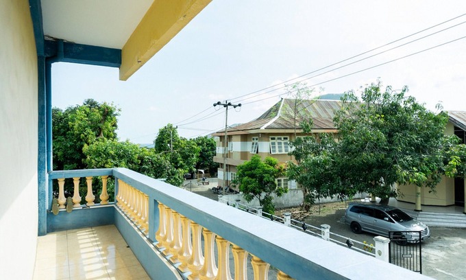 Ende Casa | RedDoorz near H. Hasan Aroeboesman Airport