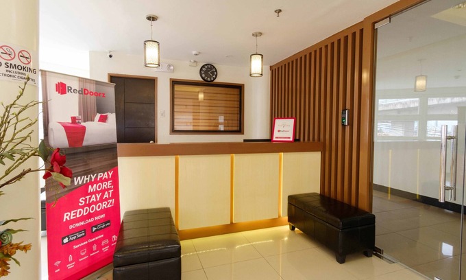 Bago Bantay Hotel | RedDoorz Plus @ EDSA Congressional