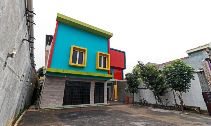 Cawang Casa | RedDoorz Plus near Halim Perdanakusuma 2