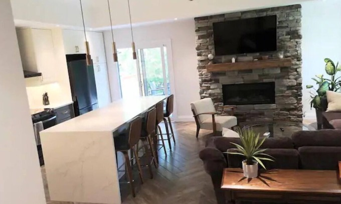 Stratford Casa | Redford~Casa "Mi Casa es su Casa"