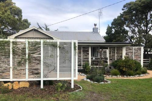 Falmouth Casa | Redruth,original 1940 Falmouth shack