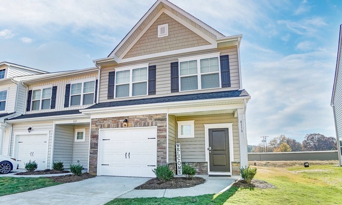 Terrell Condominio | Reduced Price!!! - Just 5 mins. from Lake Norman - Community Pool - Fire pit - BBQ - Garage