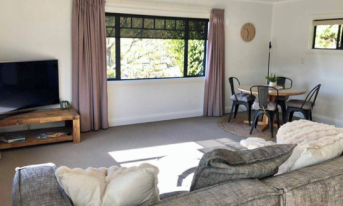 Redwood Valley Cabaña | Redwood Cottage - Essential Comfort