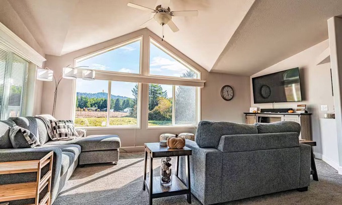 Crescent City Casa | Redwood Retreat - Crescent City