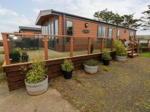 Hasguard Cross Casa | Reef Retreat