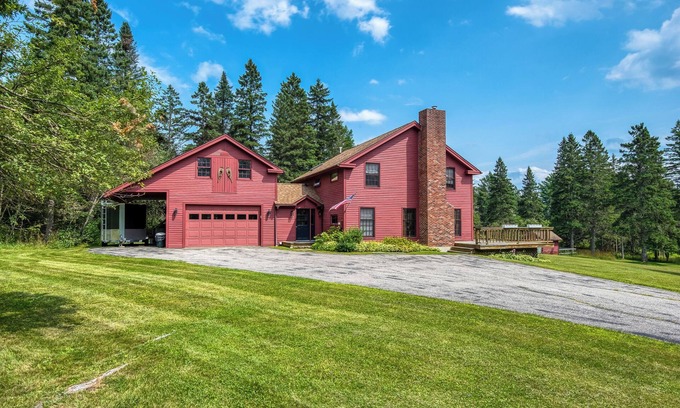 Rangeley Casa | Reef's Rangeley Lodge - great amenities, including hot tub!