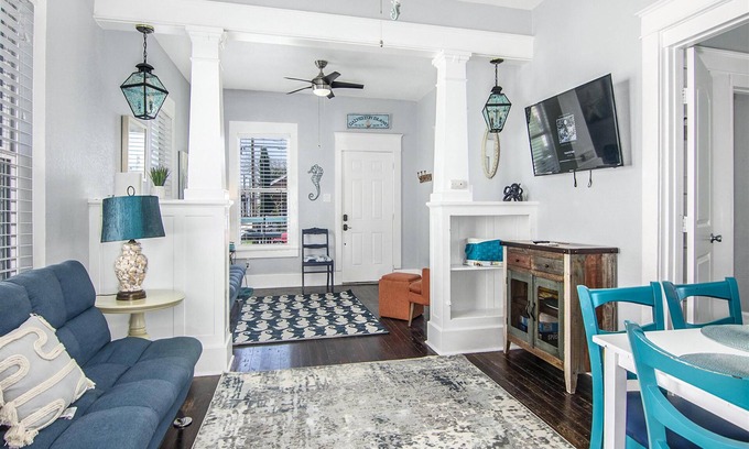 Galveston Casa | Reel close to the Beach - 2 blocks Pier/Beach